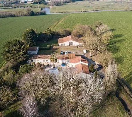 Des Colombieres Piscine &