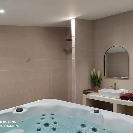 Des Colombieres Piscine &