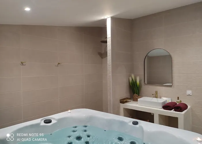 Des Colombieres Piscine &