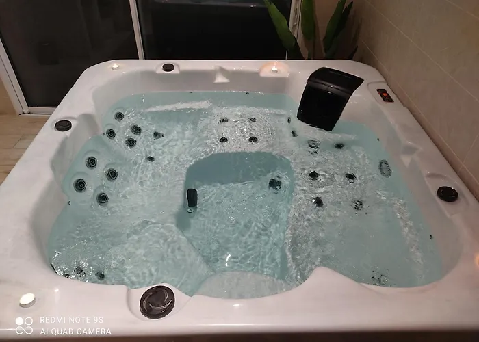 Des Colombieres Piscine & Lägenhet