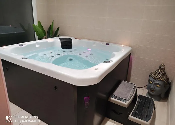 Des Colombieres Piscine & شقة *