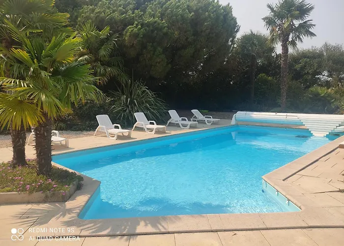 Des Colombieres Piscine & *